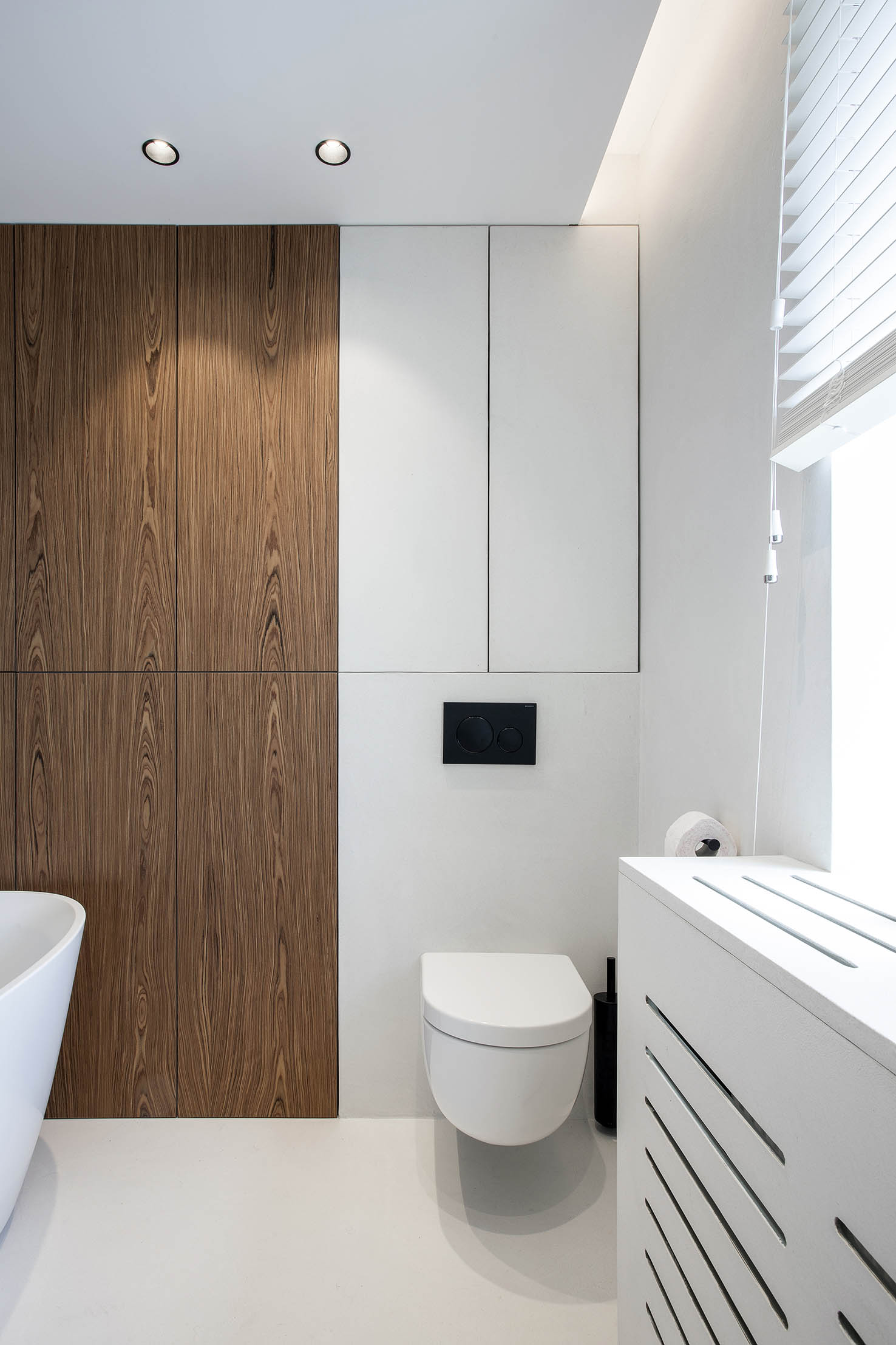 salle de bain WC meuble sur mesure blanc et bois