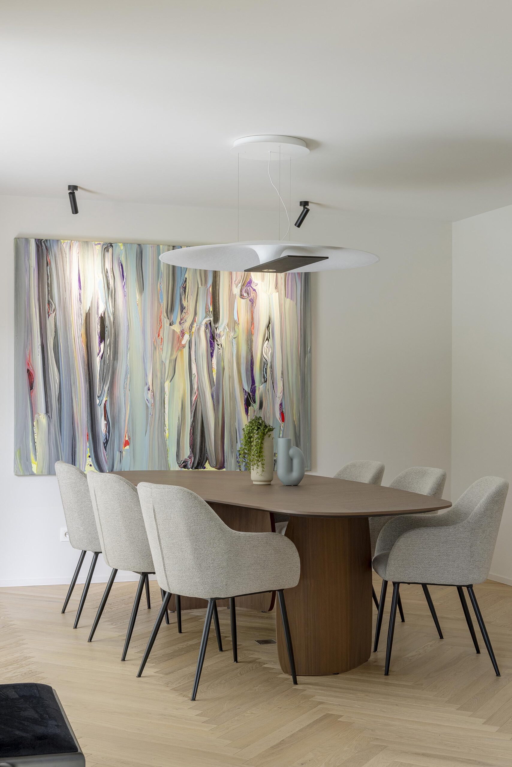 salle a manger contemporaine et oeuvre d art