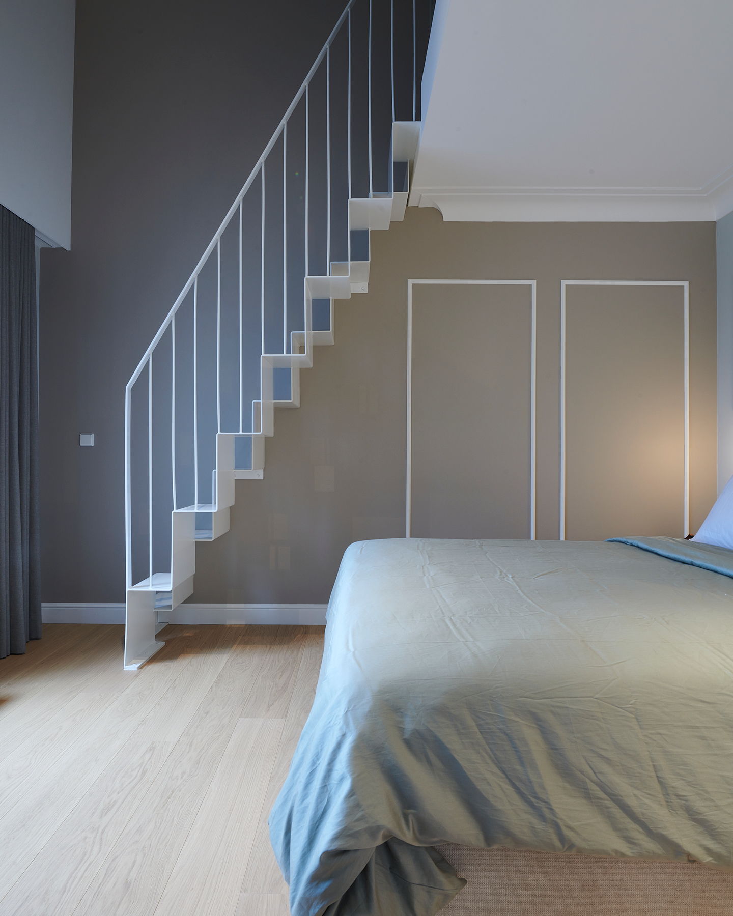 Escalier pas japonais chambre moulures