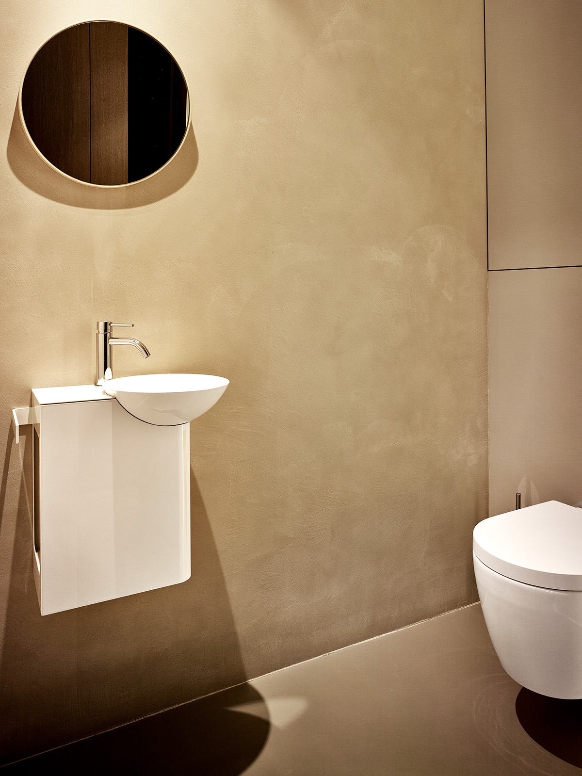 sanitaires lave mains et toilette contemporaine