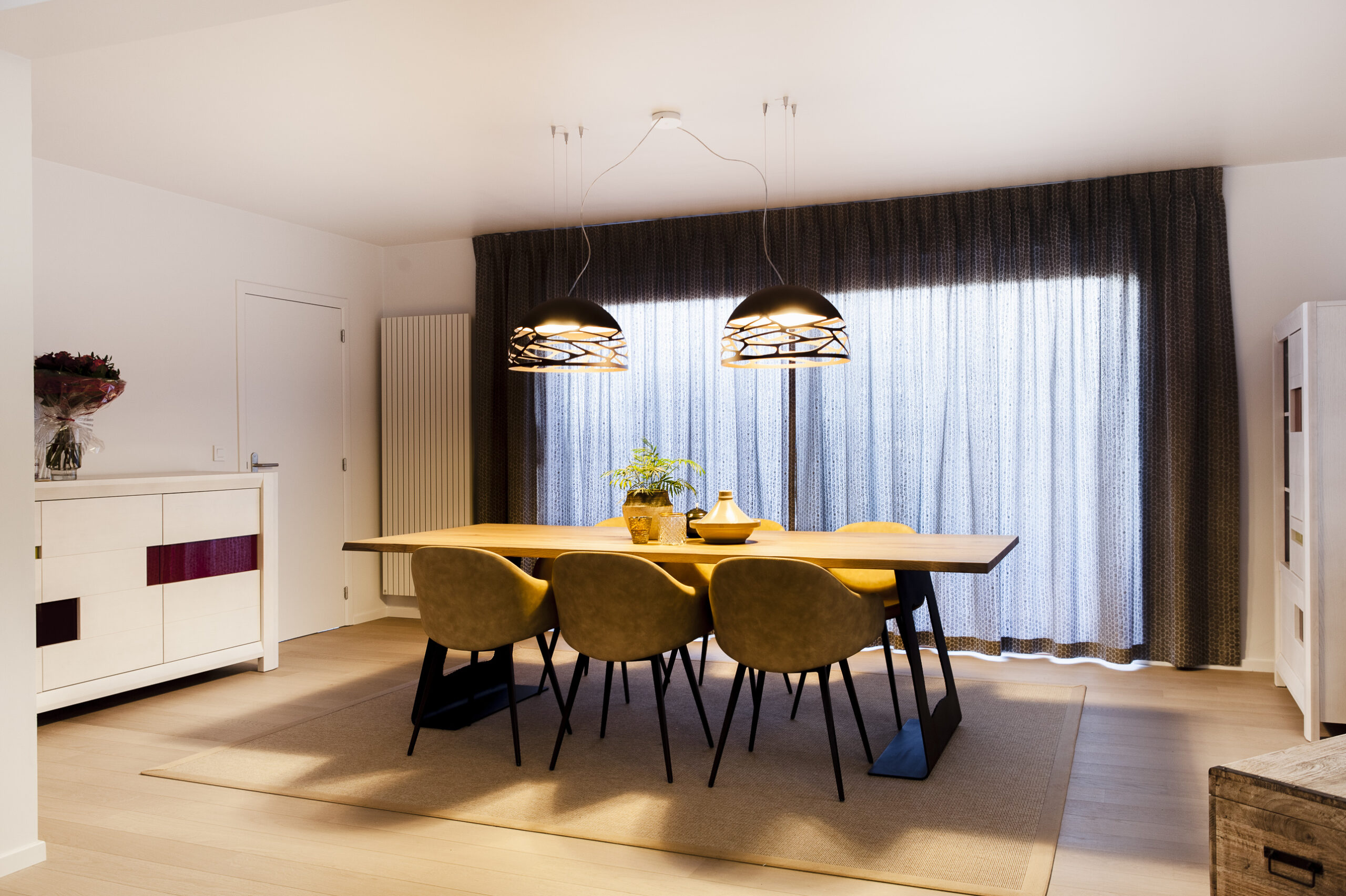 Salon contemporain, meubles sur mesure, chêne clair, salle a manger