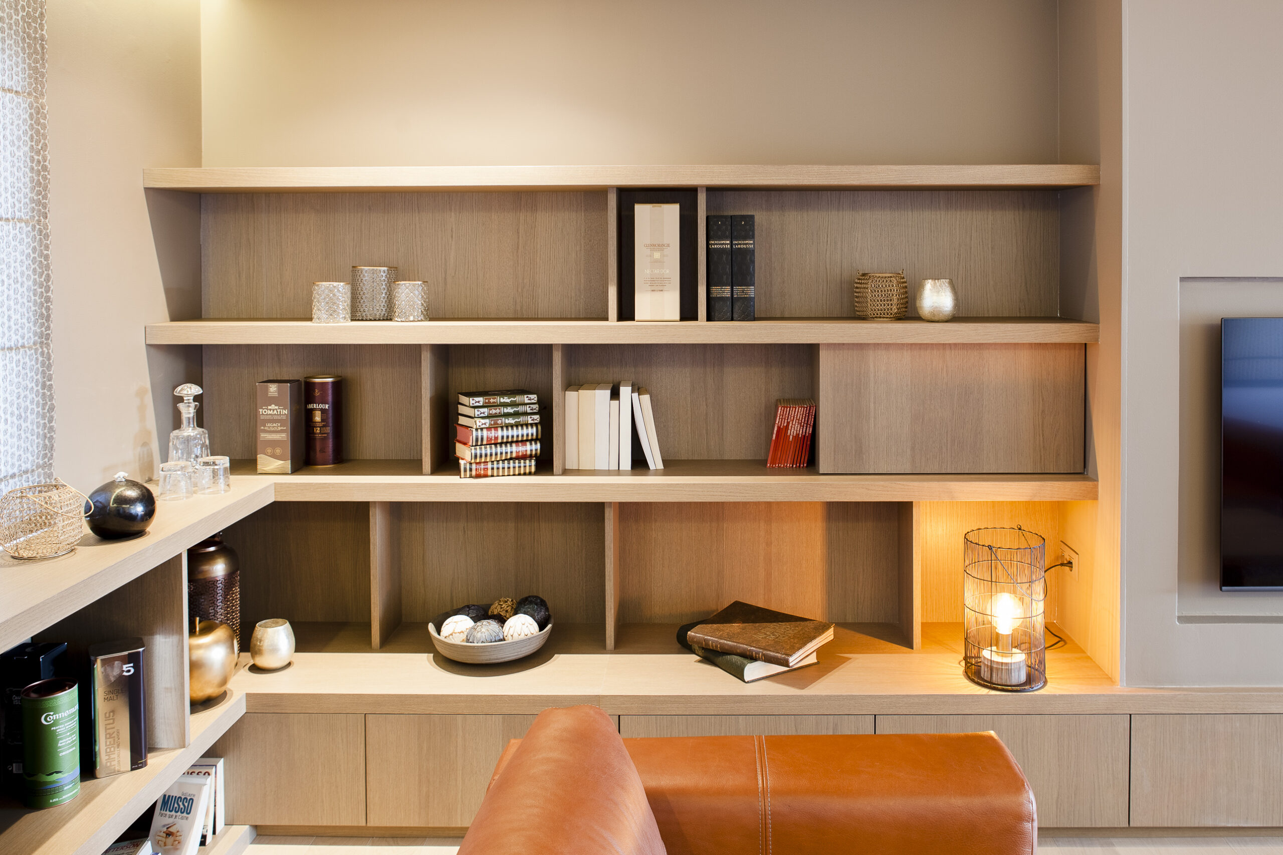 Salon contemporain, meubles sur mesure, chêne clair