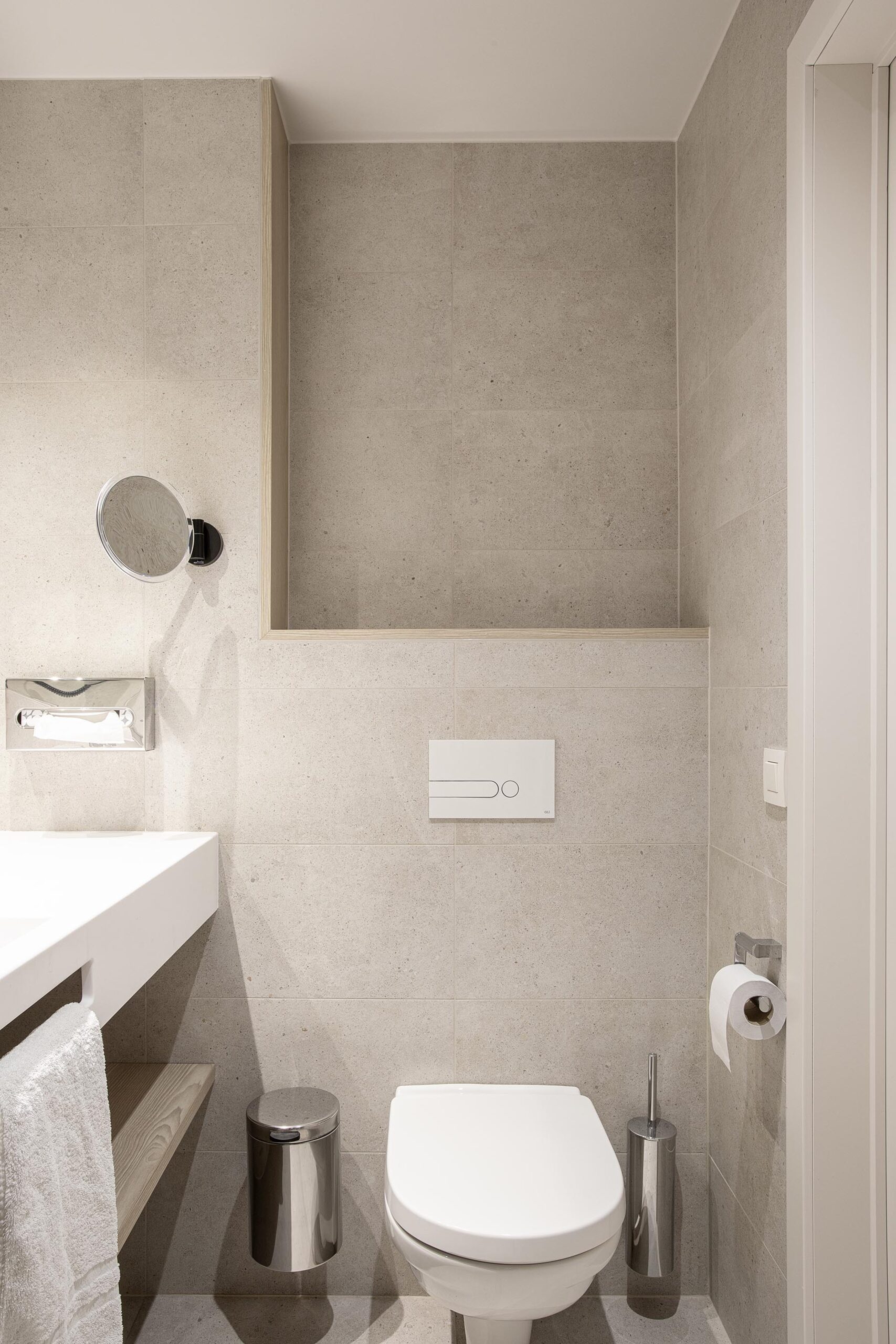 Chambre d’hôtel contemporaine aux 3 Clés à Gembloux, salle de douche
