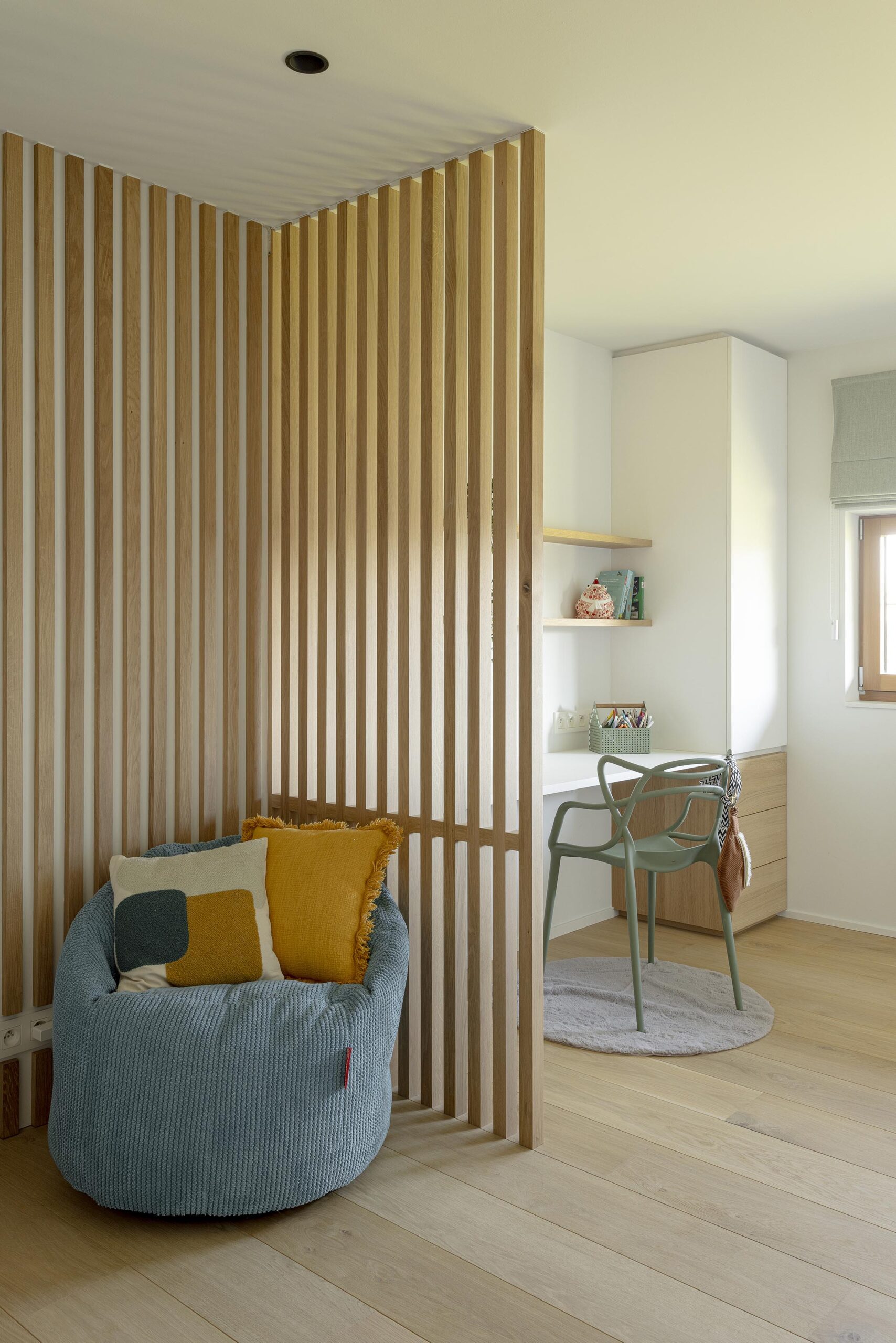 chambre enfant claustra bois